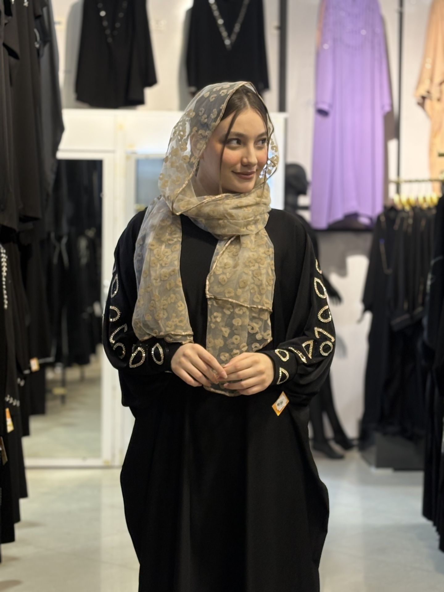 عبا جلو بسته الیزه